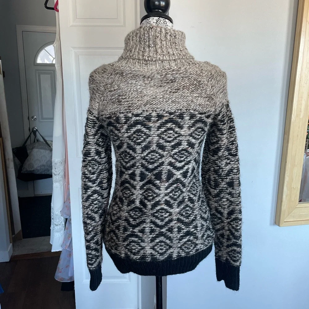 Aritzia Wool Alpaca Chunky Knit Turtle Neck Pullover Sweater. XS. - Picture 6 of 10